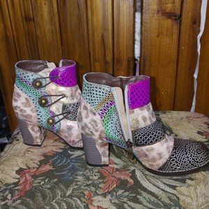 Womens Side zip, faux button ankle boots.